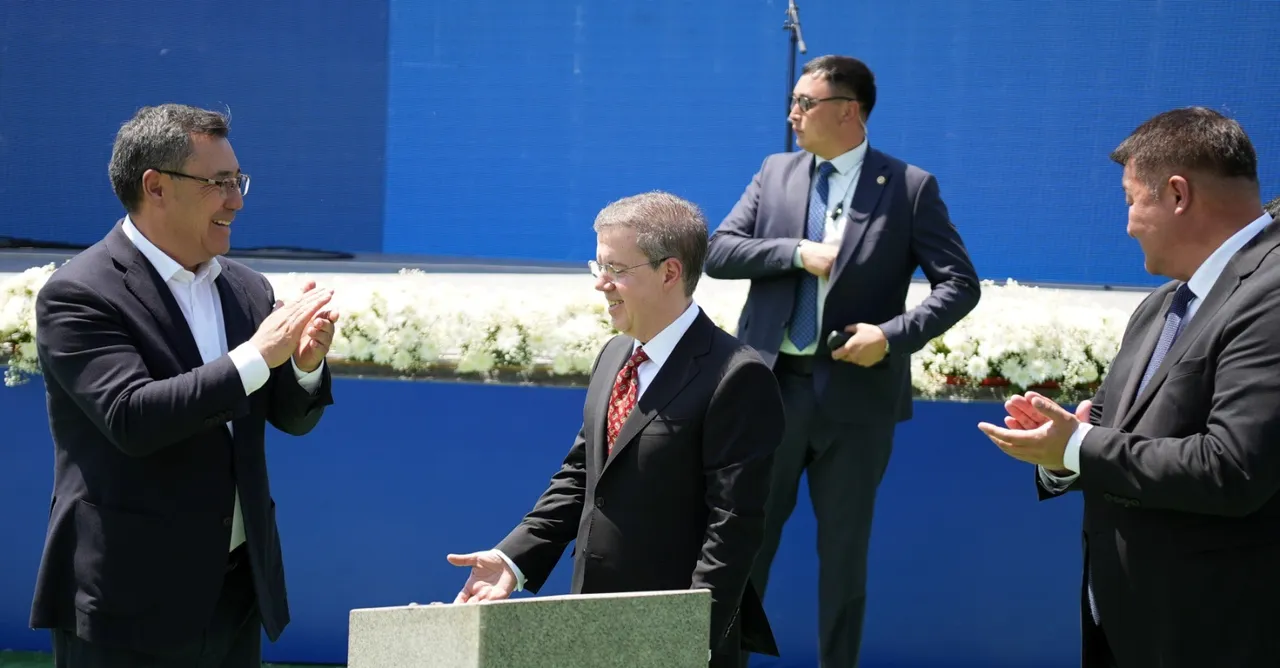 Kırgızistan Cumhurbaşkanı Sadır Nurgocoyeviç Caparov - İhlas Holding Yönetim Kurulu Başkanı Ahmet Mücahid Ören