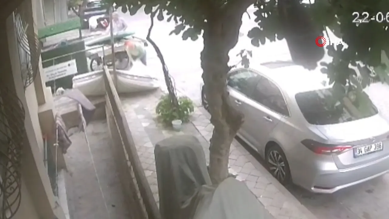 Sultangazi'de çöp konteynerini atölyeye çeviren hurdacılar pes dedirtti! O anlar kamerada