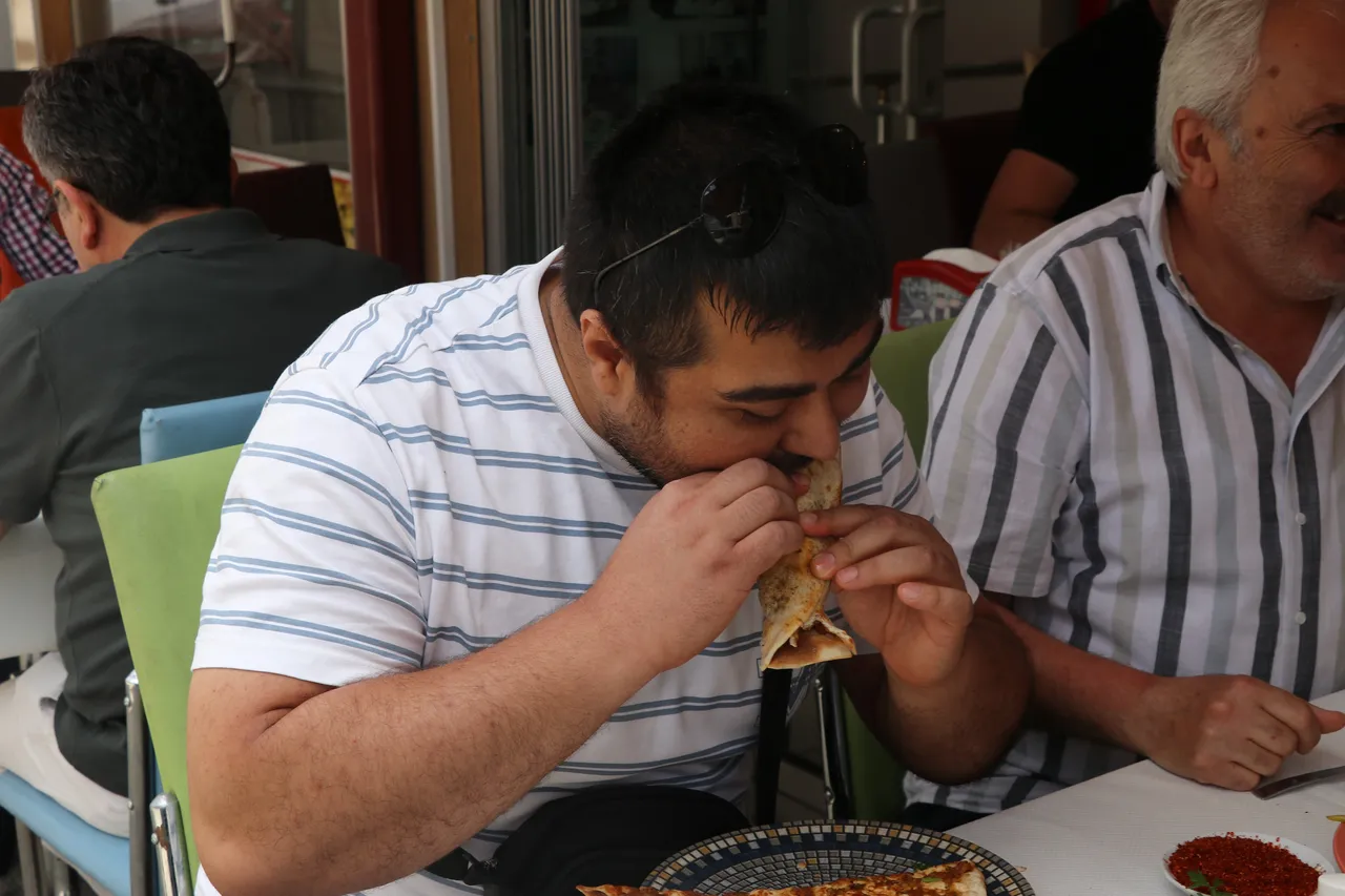 50 liralık lahmacun gündem olmuştu! Nasıl kazandığını anlattı