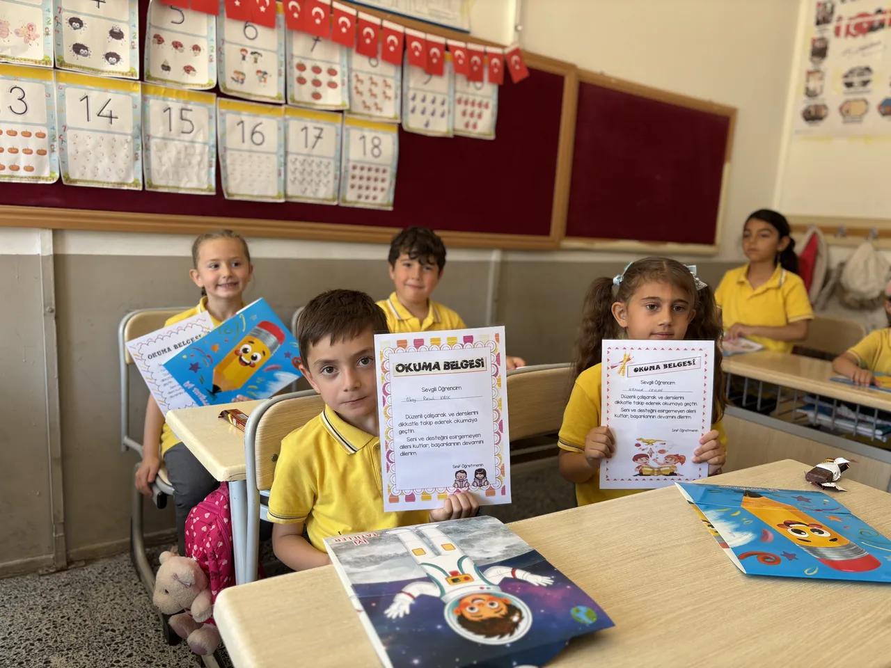 81 ilde karne heyecanı! 18 milyon öğrenci yaz tatiline girdi