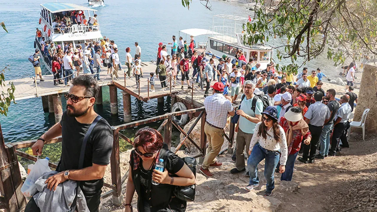 BURASI NE AKDENİZ NE EGE!