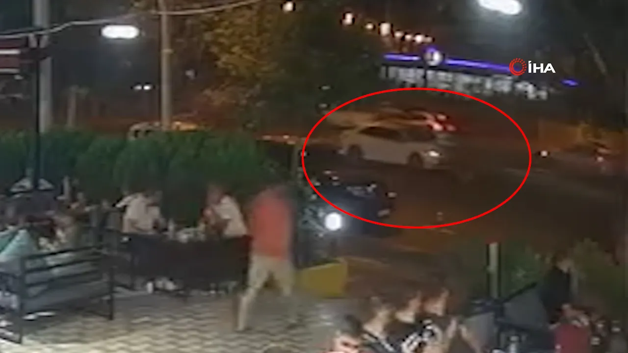 Diyarbakır'da feci anlar! Aracın yayaya çarpıp savurduğu kaza kameraya yansıdı