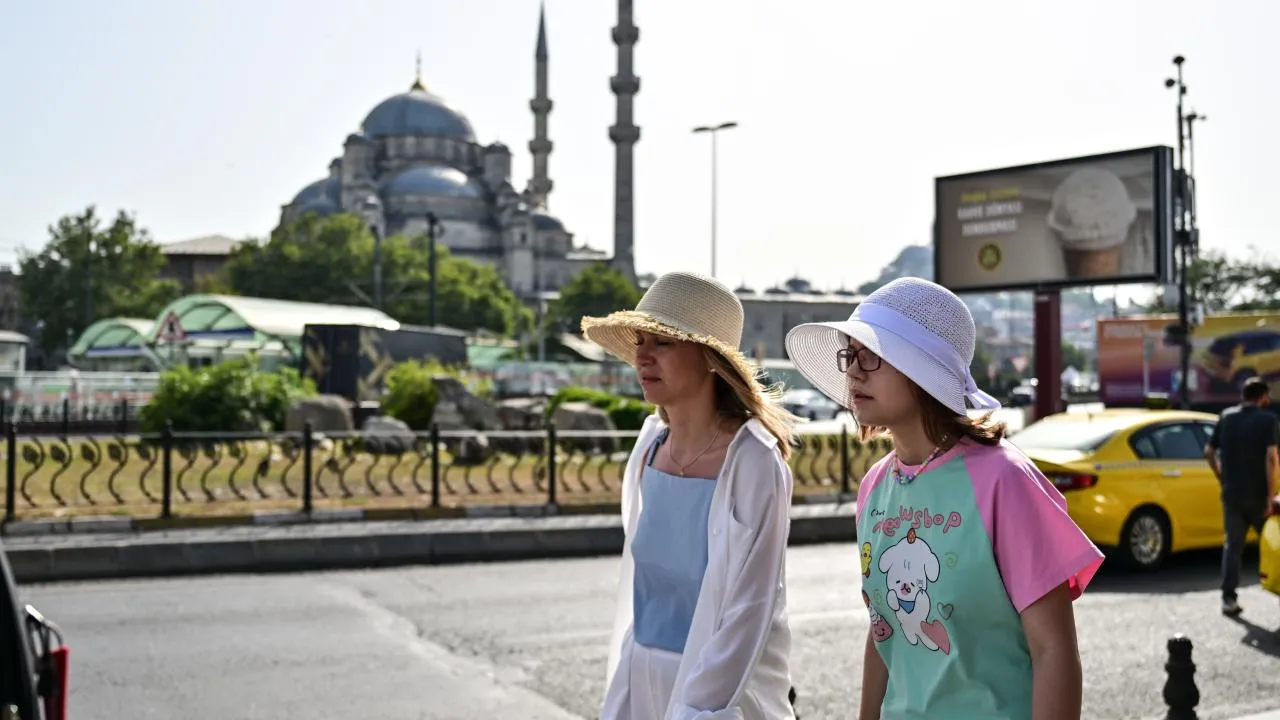 Ejderha sıcakları Türkiye'ye gelecek mi? Uzman isimden '50 derece' uyarısı var!