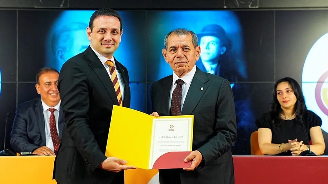 Galatasaray'ın 23 Mayıs'ta yapılan olağan seçimli genel kurulunda yeniden başkanlığa seçilen Dursun Özbek ile yönetimi, mazbatalarını aldı.