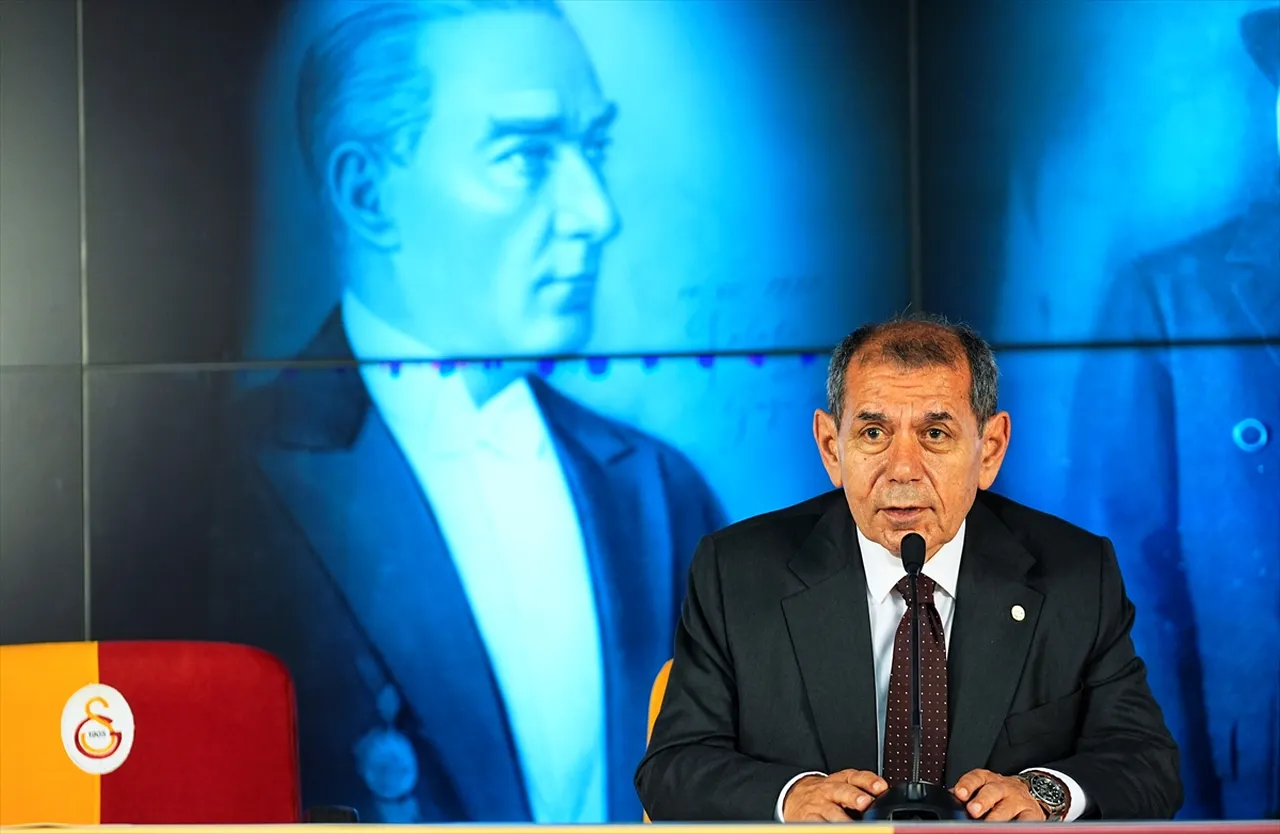 Dursun Özbek, sarı-kırmızılı kulüpte üst üste 3, toplamda 4'üncü defa başkan seçildi.