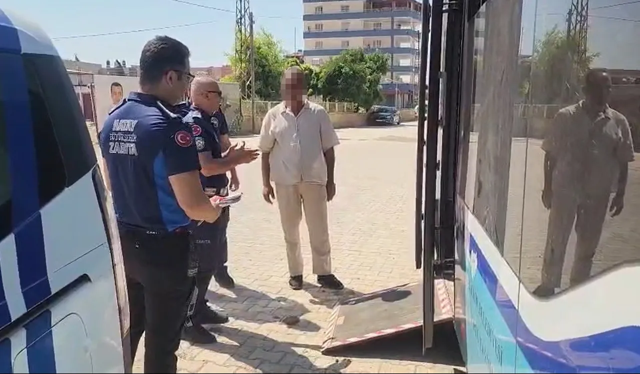 Hatayda şoförden engelli yolcuya büyük saygısızlık! ‘Hizmetçin miyim?’ deyip rampayı açmadı: Ceza yağdı