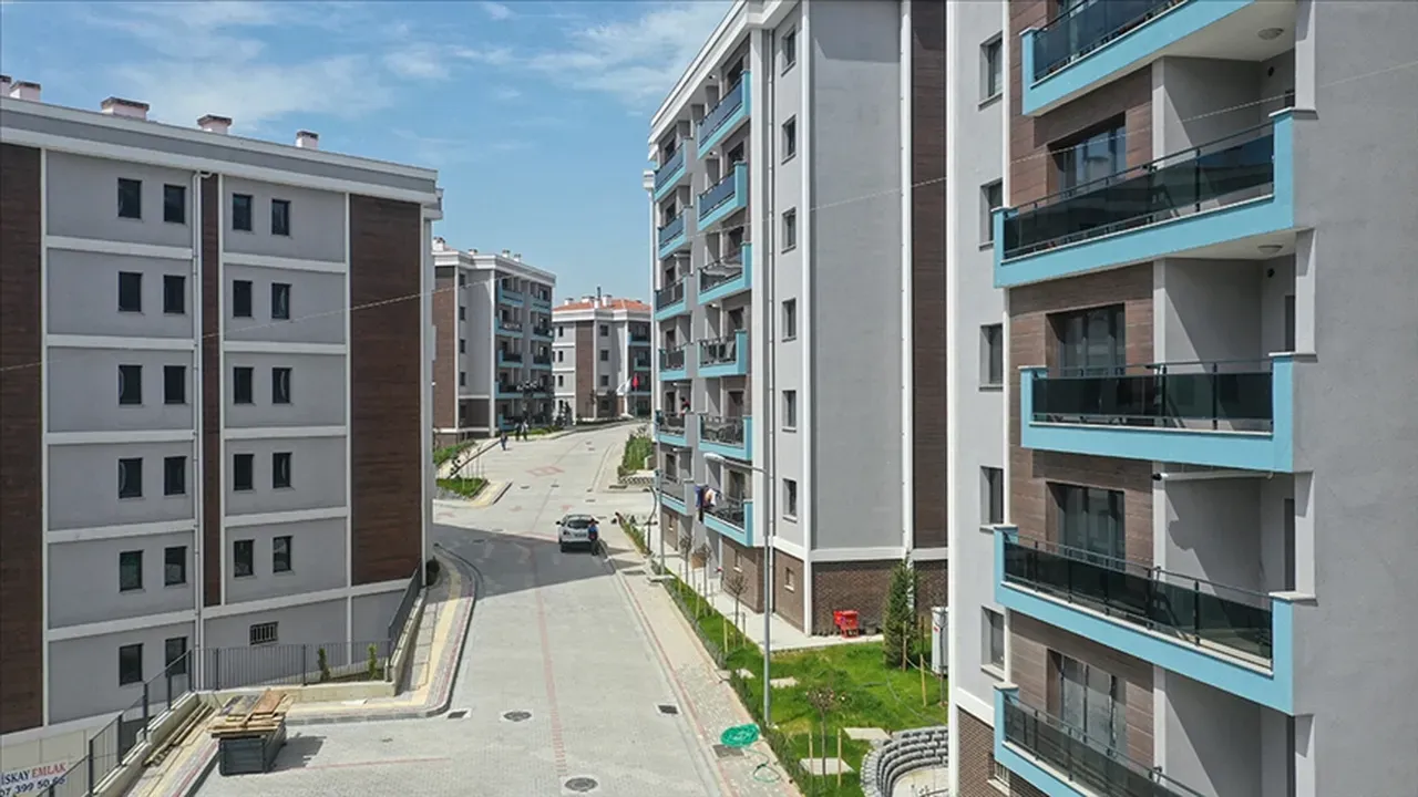 İstanbul'da merakla beklenen kiralık konutlar için Bakan Kurum tarih verdi: Anahtarlar eylülde teslim!