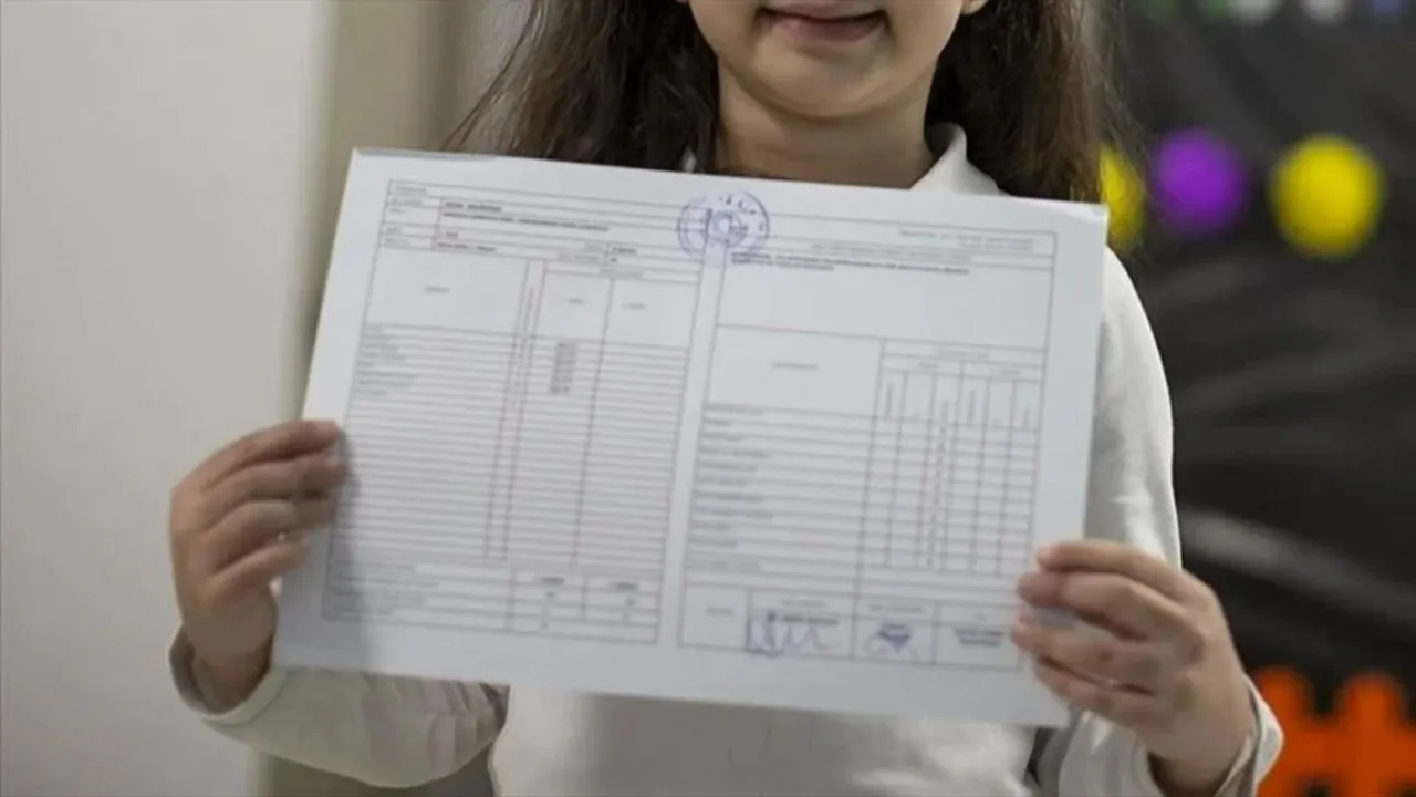 Karneler saat kaçta verilecek? 2026 karnelerin veriliş saati