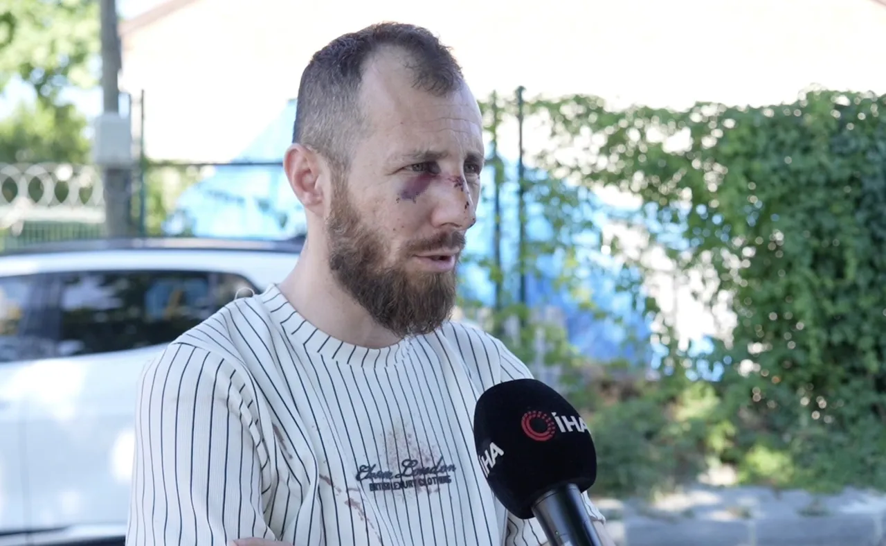 Pazarda öldüresiye dövüldü! Her şey canlı yayına yansıdı