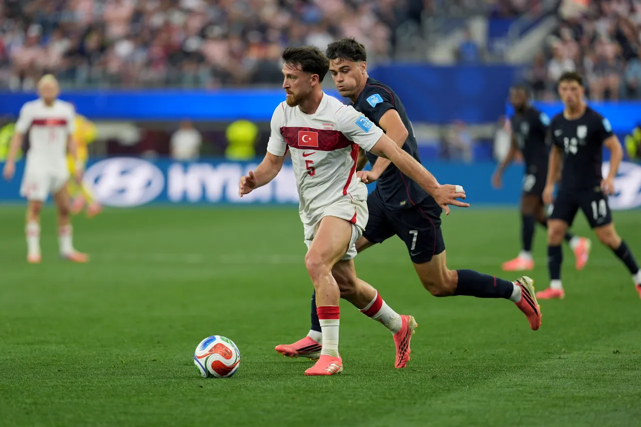 Milli Futbol Takımı Teknik Direktörü Vincenzo Montella, Paraguay müsabakasının 11'ine göre ABD karşısında 7 değişiklikle sahaya çıktı.