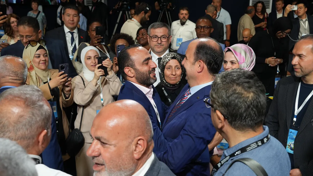Türkiye için büyük gurur: Başkan Altay Dünya Belediyeler Birliği Başkanlığına seçildi