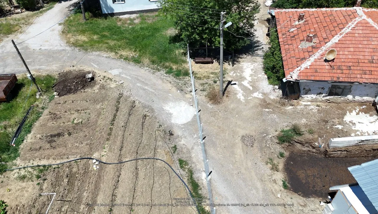 Evinde yangın çıksa itfaiye gidemeyecek! Komşuların yol kavgası krize döndü