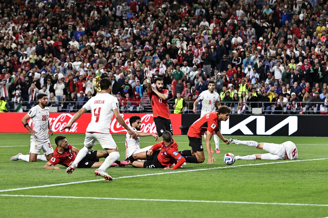 Shoja Khalilzadeh (4), VAR incelemesi sonrasında ofsayt olarak değerlendirilen gol attı.