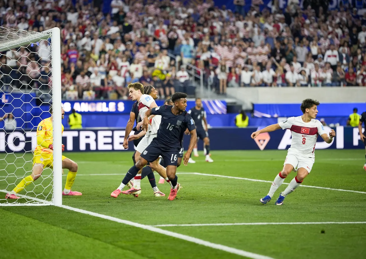 Teselli ikramiyesi! Türkiye, ev sahibi ABDyi yenerek 2026 FIFA Dünya Kupasına veda etti