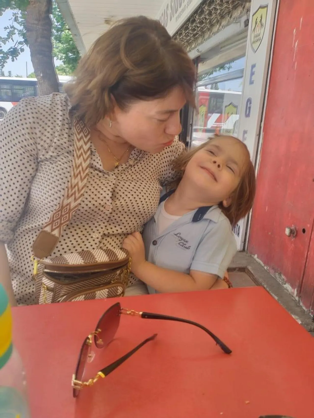 Türk çocuğuna Yunan anne zulmü! Açlık ve susuzluktan hayatını kaybetti