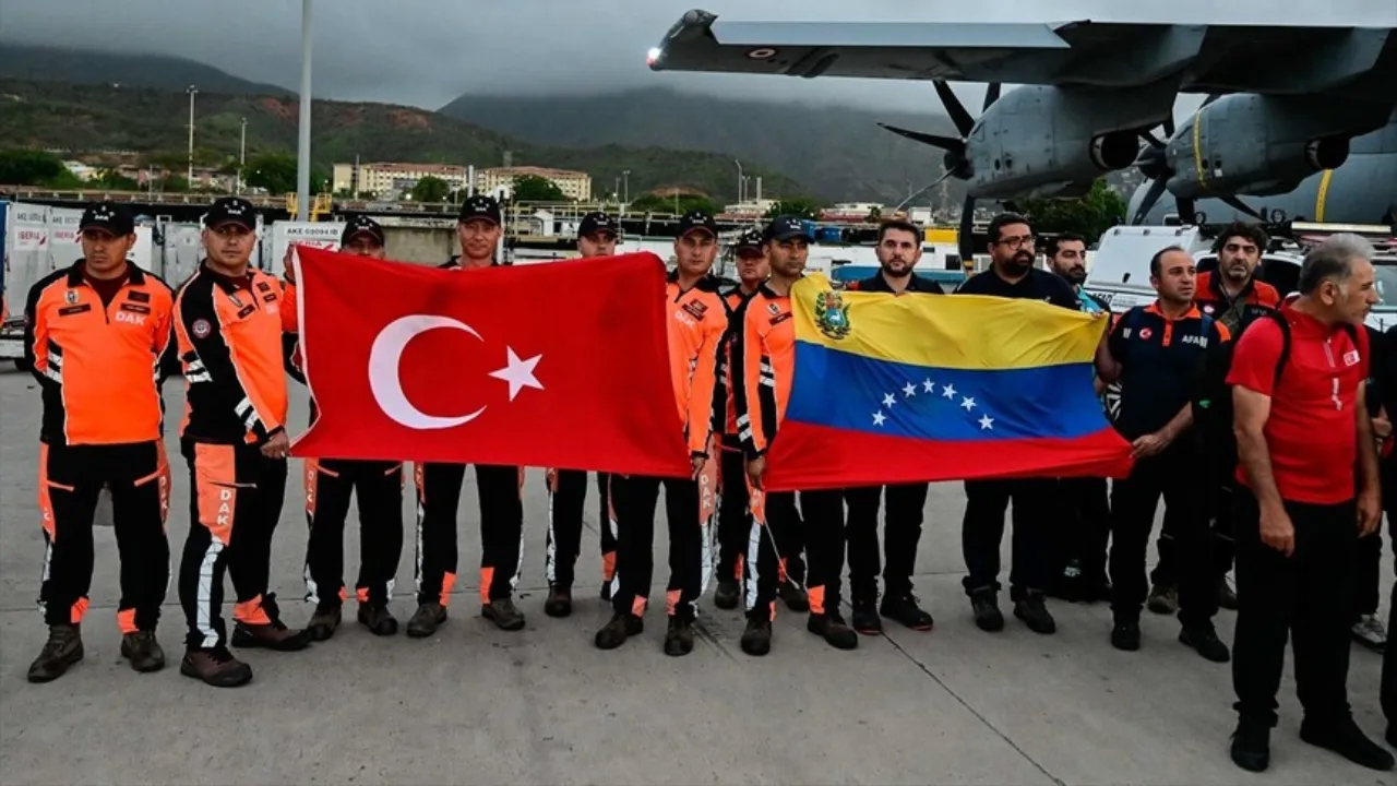 125 yılın en büyük deprem felaketinde Türkiye'den yardım gitti