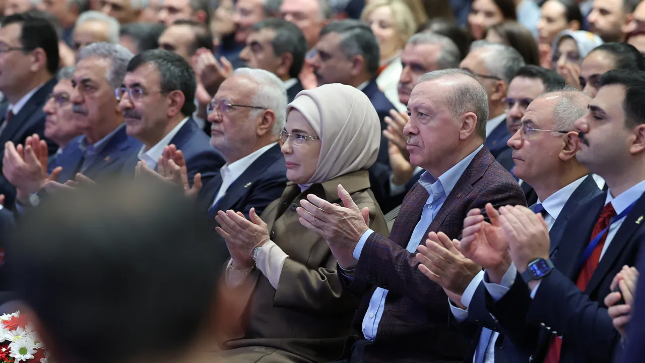 AK Parti kampta iki günü geride bıraktı: Parti politikaları masaya yatırıldı