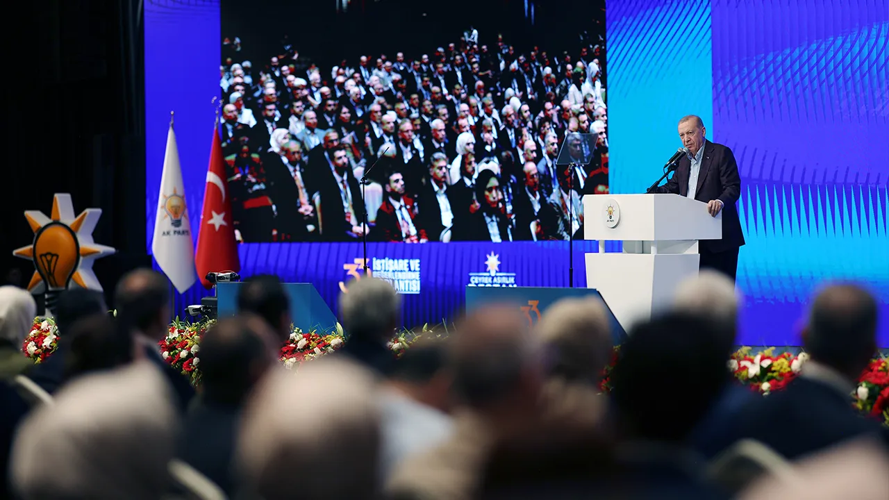 AK Parti kampta iki günü geride bıraktı: Parti politikaları masaya yatırıldı