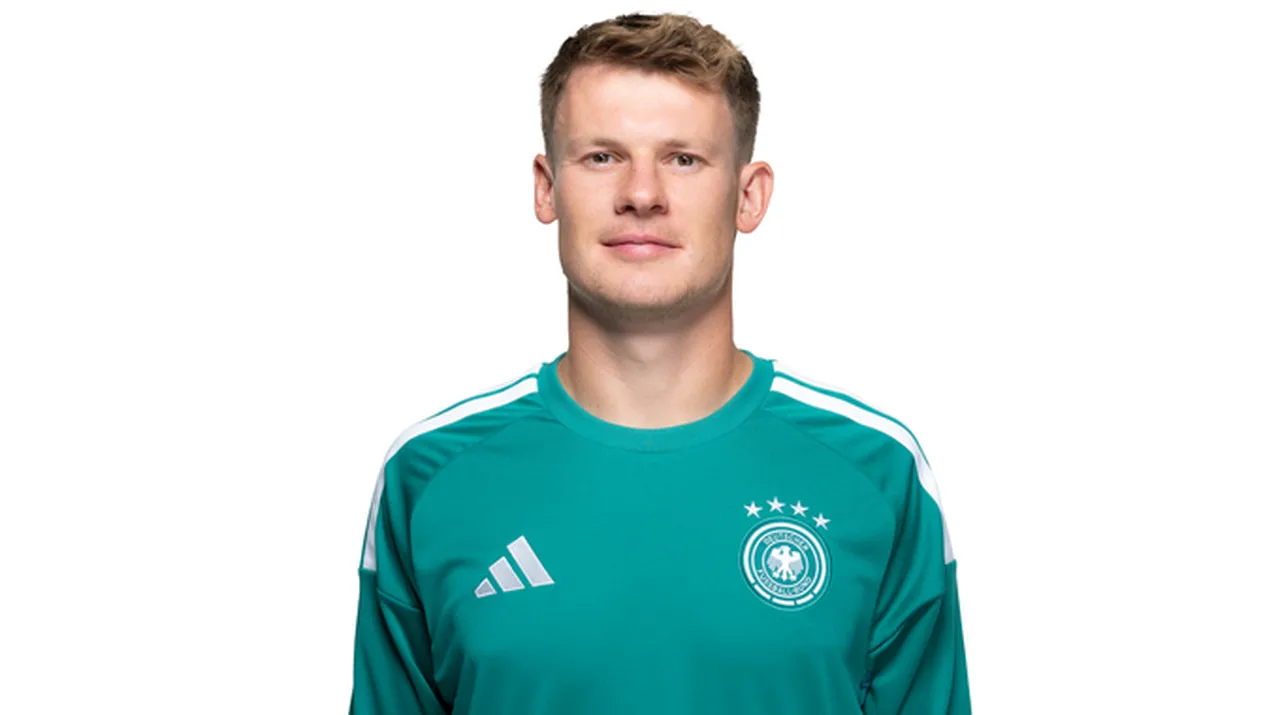 Alman file bekçisi Alexander Nübel