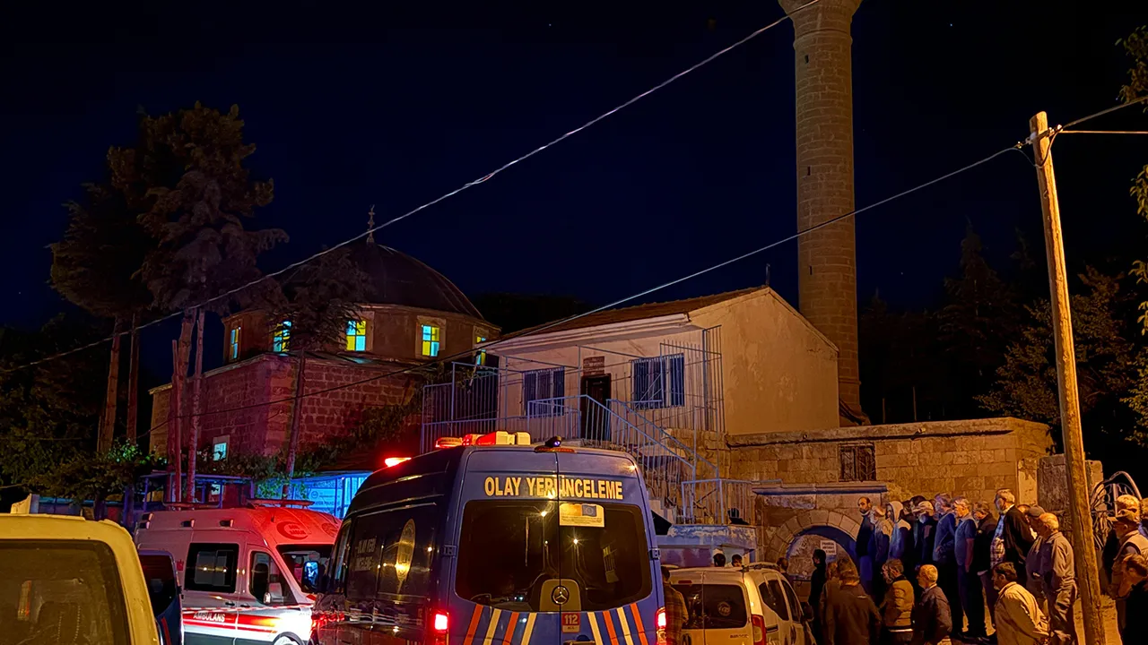 Kayseri'de cami avlusunda namazı bekleyenlere saldırı! 2 kişi hayatını kaybetti
