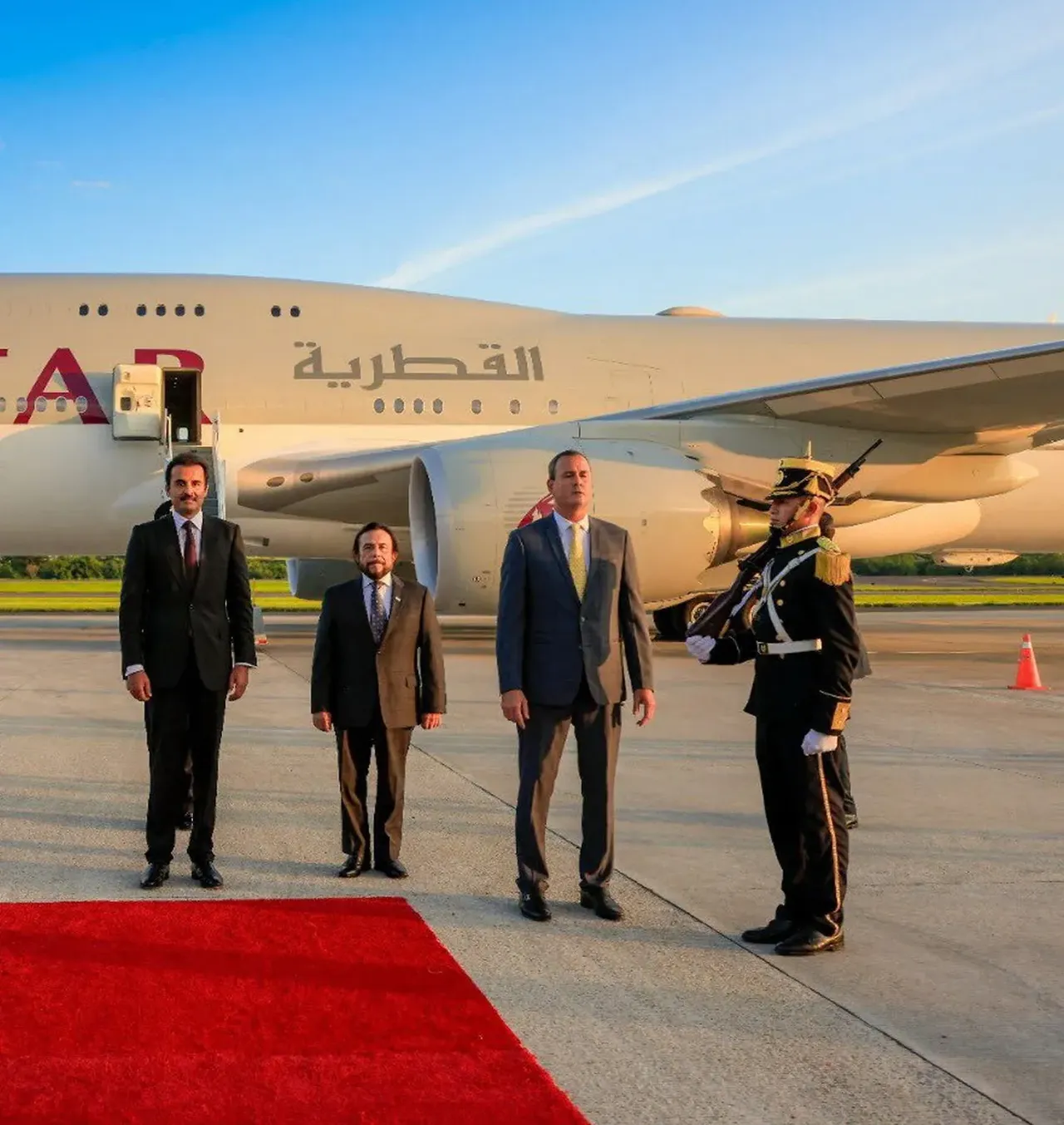 Netanyahu'nun gizli oyunu fotoğraflarda yakalandı! Kraliyet uçaklarının altındaki sır dünyayı ayağa kaldırdı