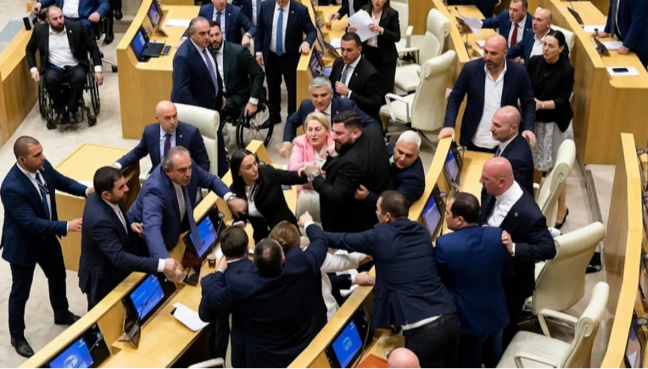 Olimpiyat şampiyonu halterci milletvekillerini yumrukladı! 10'dan fazla yaralı var