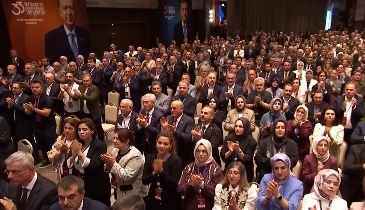Cumhurbaşkanı Erdoğan'ın sözleri ayakta alkışlandı
