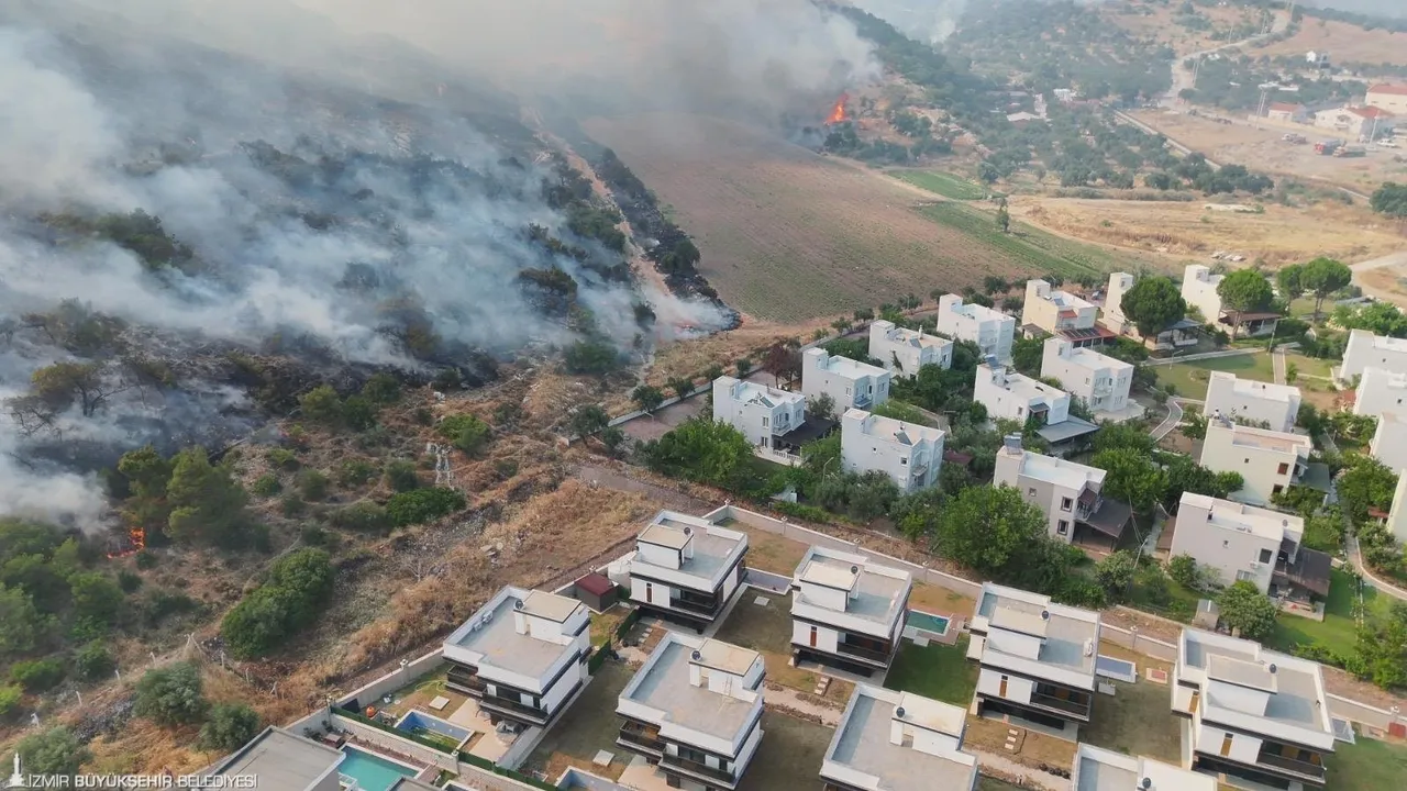 4 ilde yangın alarmı: Çanakkale, İzmir, Bursa ve Adana'da ekipler teyakkuzda