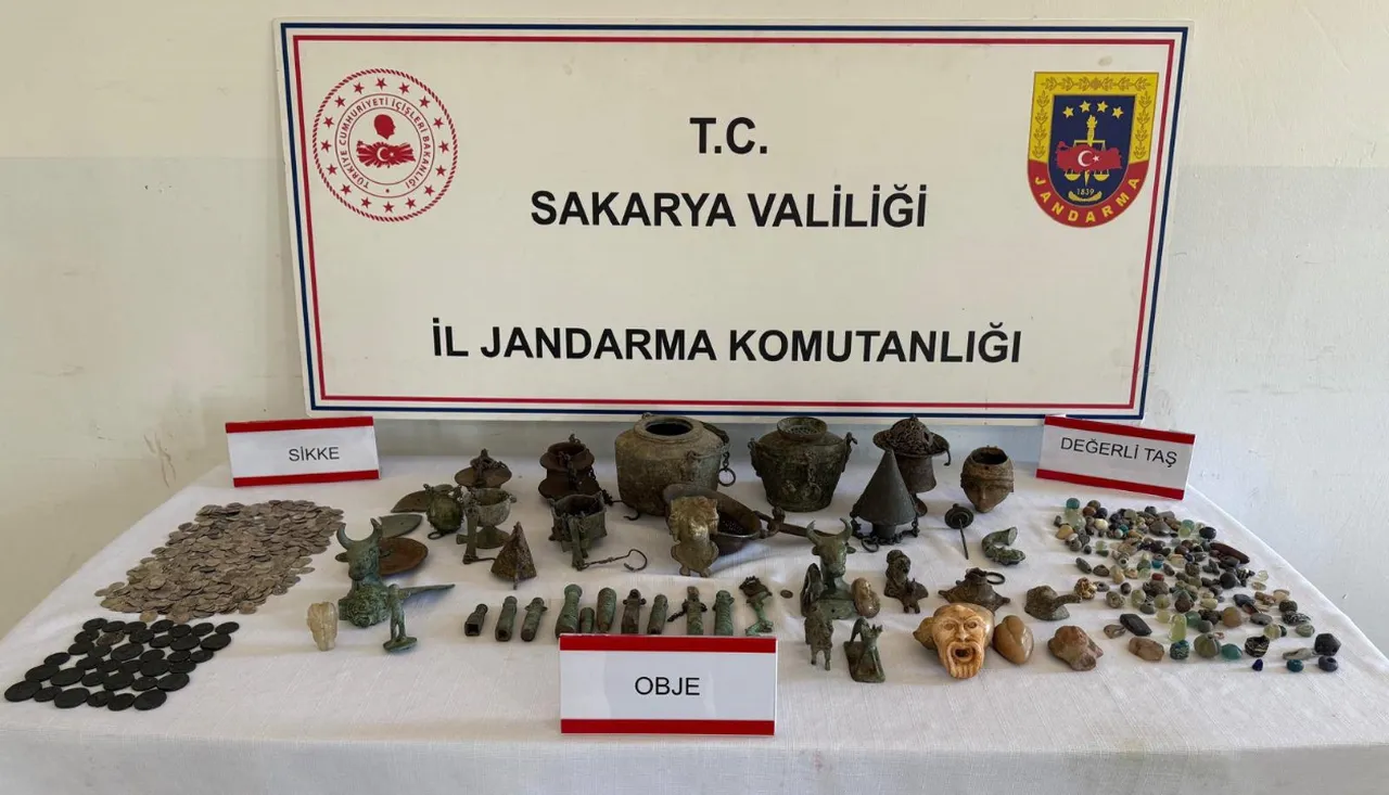 Adeta müzeyi eve taşımış! Operasyonda yüzlerce tarihi eser bulundu