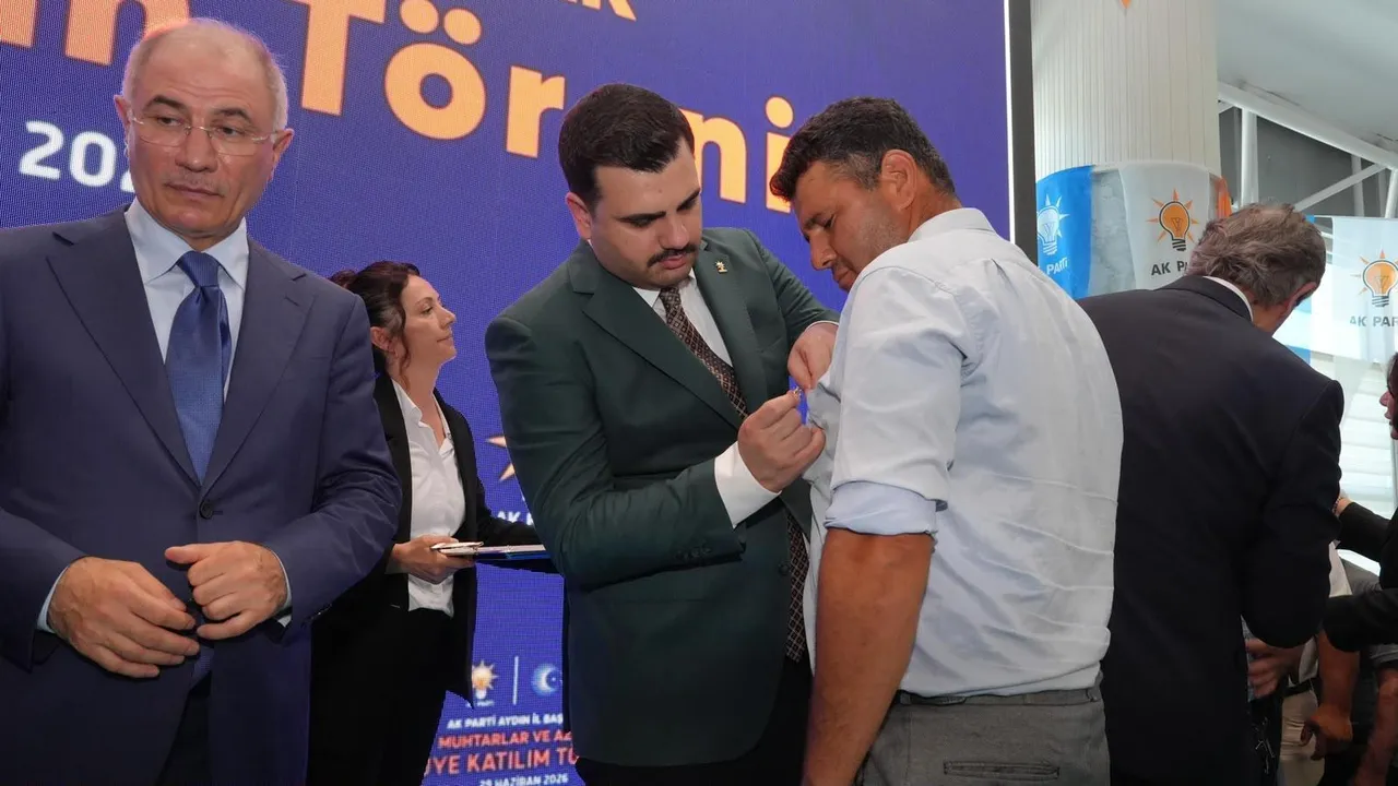 Aydında dikkat çeken tören! 1010 muhtar ve aza AK Parti rozeti taktı