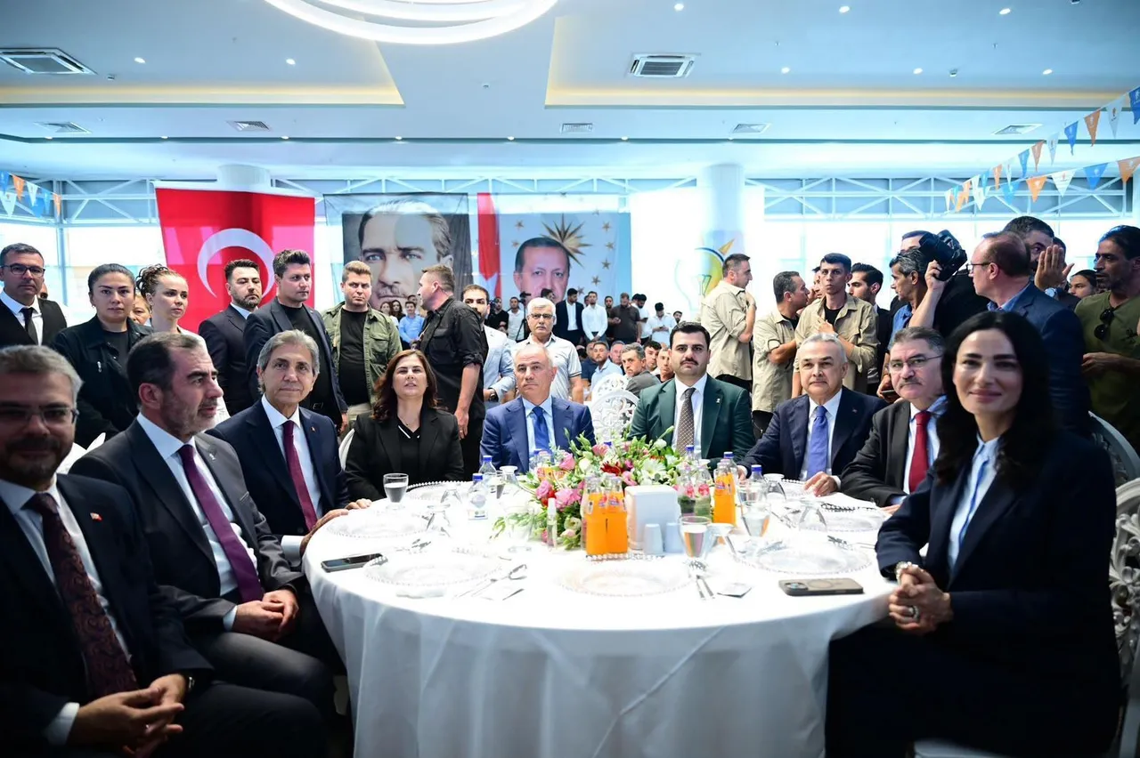 Aydında dikkat çeken tören! 1010 muhtar ve aza AK Parti rozeti taktı