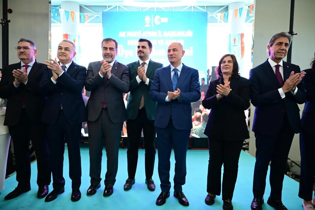 Aydında dikkat çeken tören! 1010 muhtar ve aza AK Parti rozeti taktı