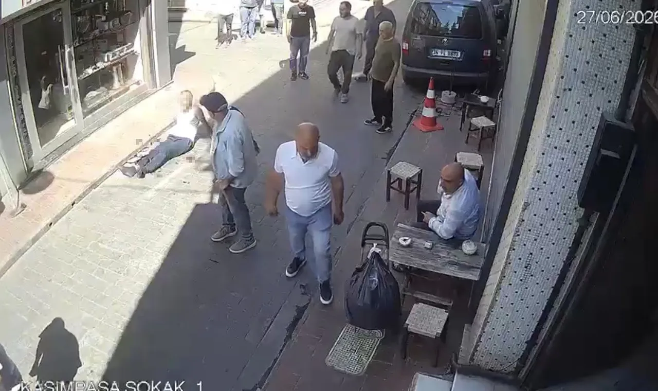 Beyoğlu'nda taciz iddiası kanlı bitti: Darbedilip bıçaklanan şahıs yoğun bakımda
