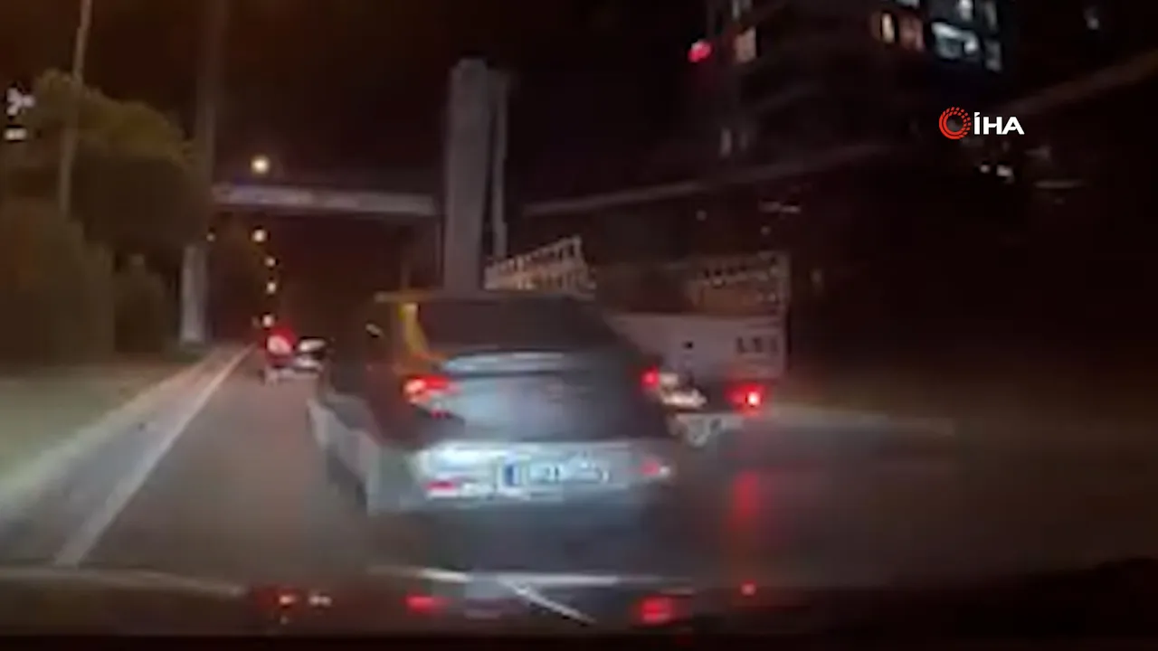 Elazığ'da makas terörü! Trafiği tehlikeye atan sürücü kameraya yakalandı