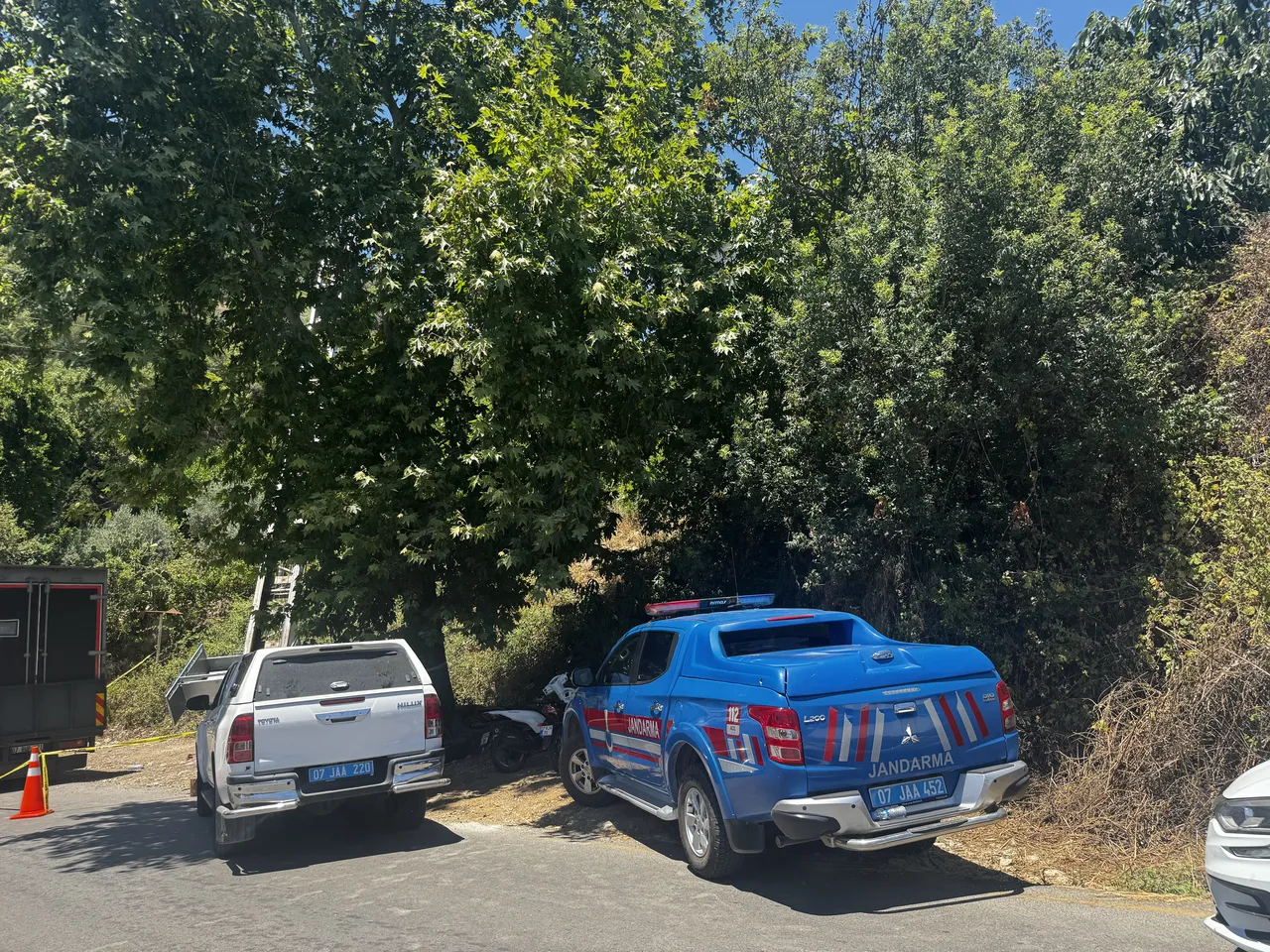 Eşya taşıdıkları asansör elektrik hattına düştü! Akıma kapılan 2 işçi hayatını kaybetti