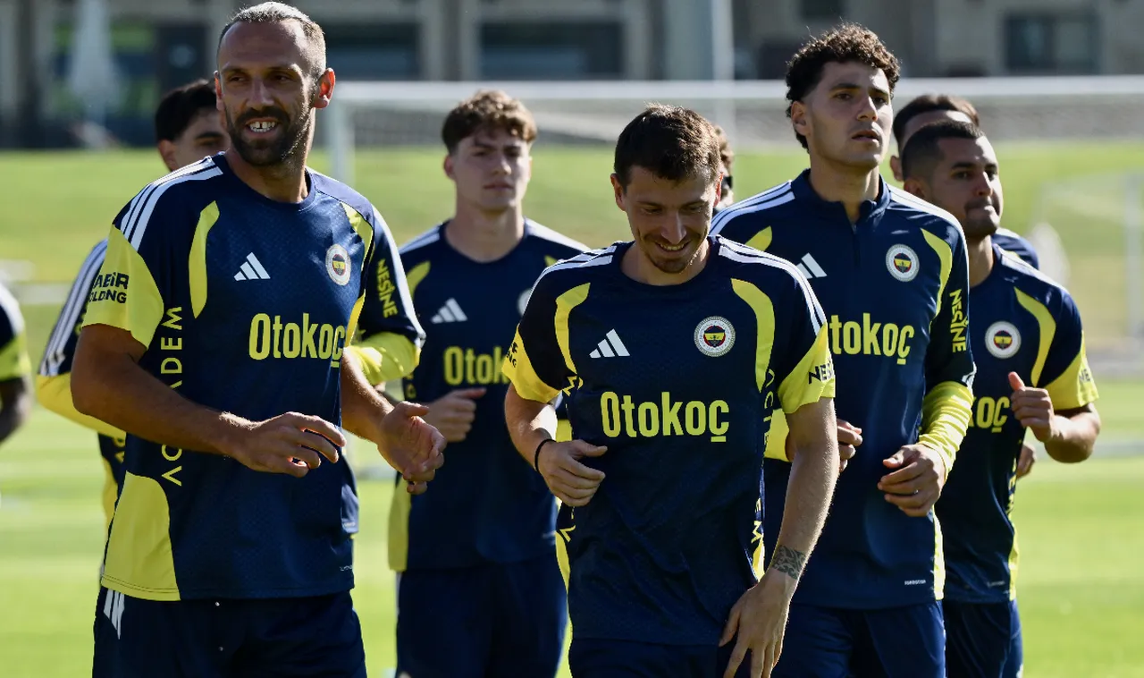 Fenerbahçe'de bir sakatlık daha: Sahayı sedyeyle terk etti