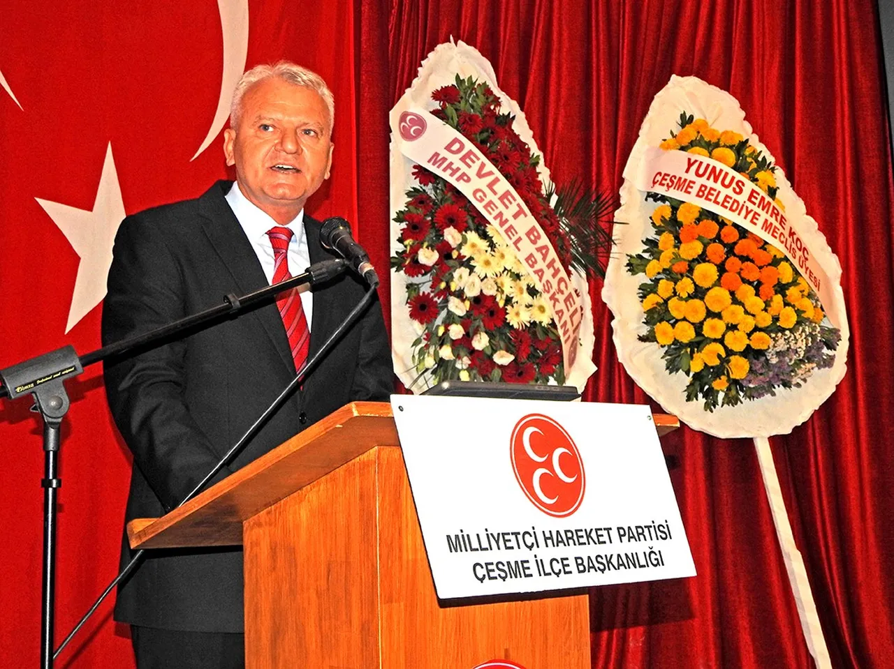 Güven tazeledi! MHP Çeşmede Galip Uluçam yeniden başkan seçildi