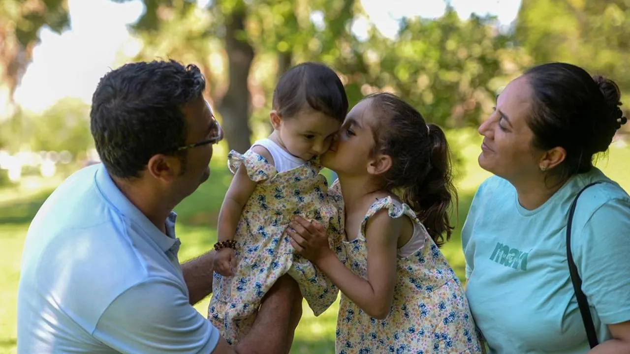 Koruyucu aile hizmetinde büyük başarı: Türkiye evini açtı, 11 bin çocuk yuvaya kavuştu