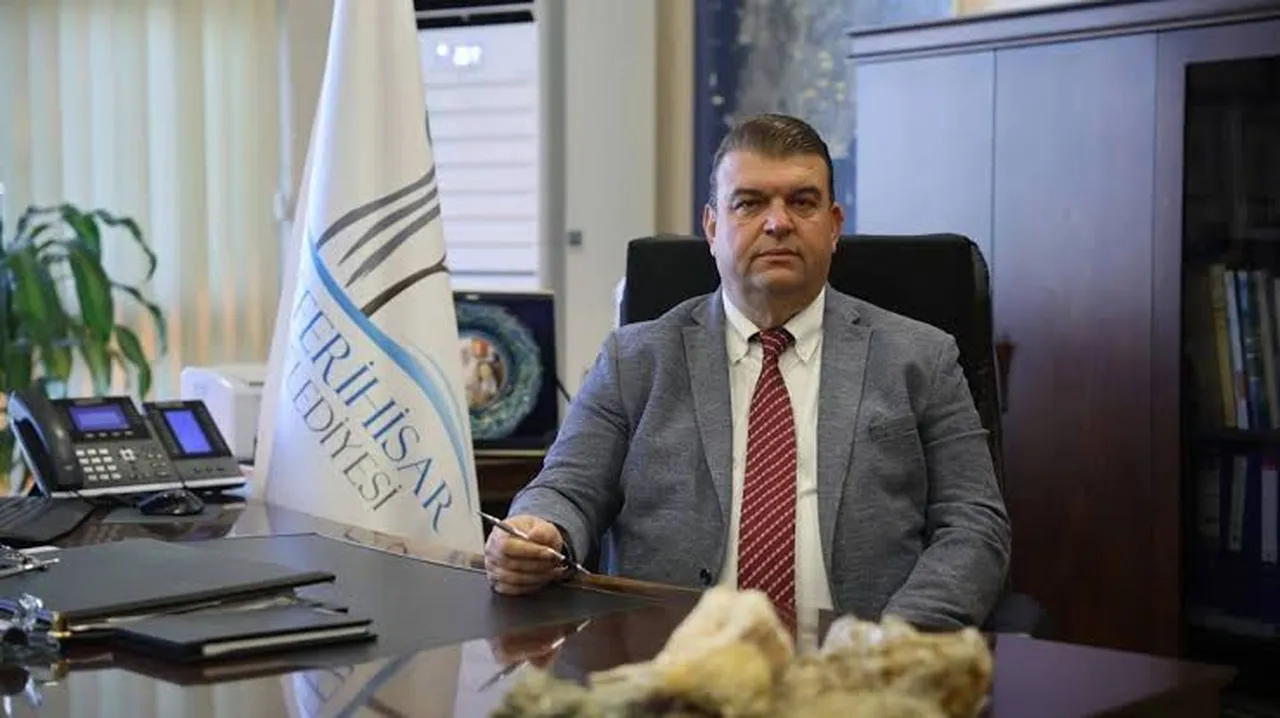 Seferihisar Belediyesine rüşvet operasyonu! Başkan İsmail Yetişkin adliyeye sevk edildi