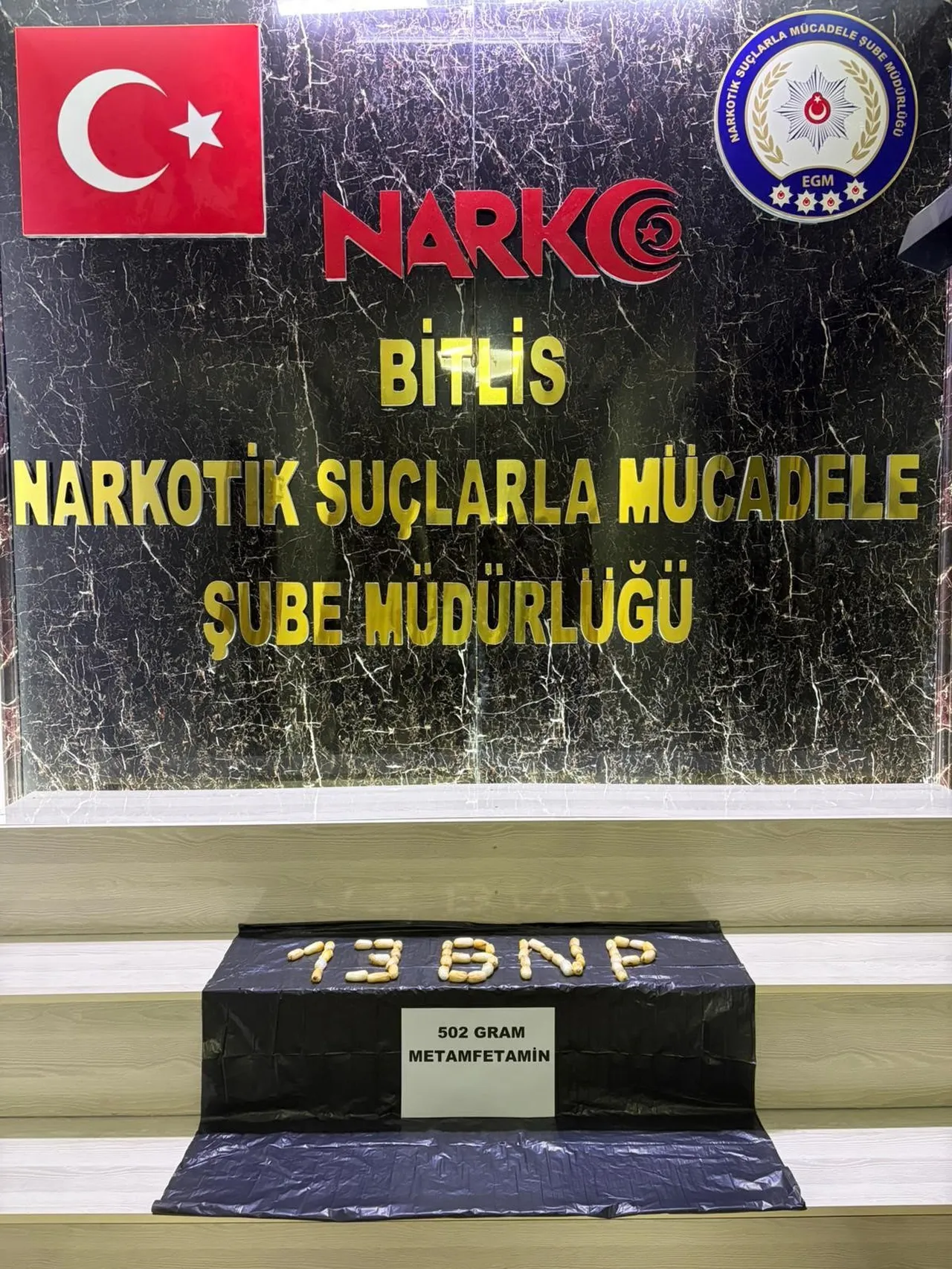 Yolcu otobüsüne operasyon! Mide ve bağırsaklarından 62 parça uyuşturucu çıktı