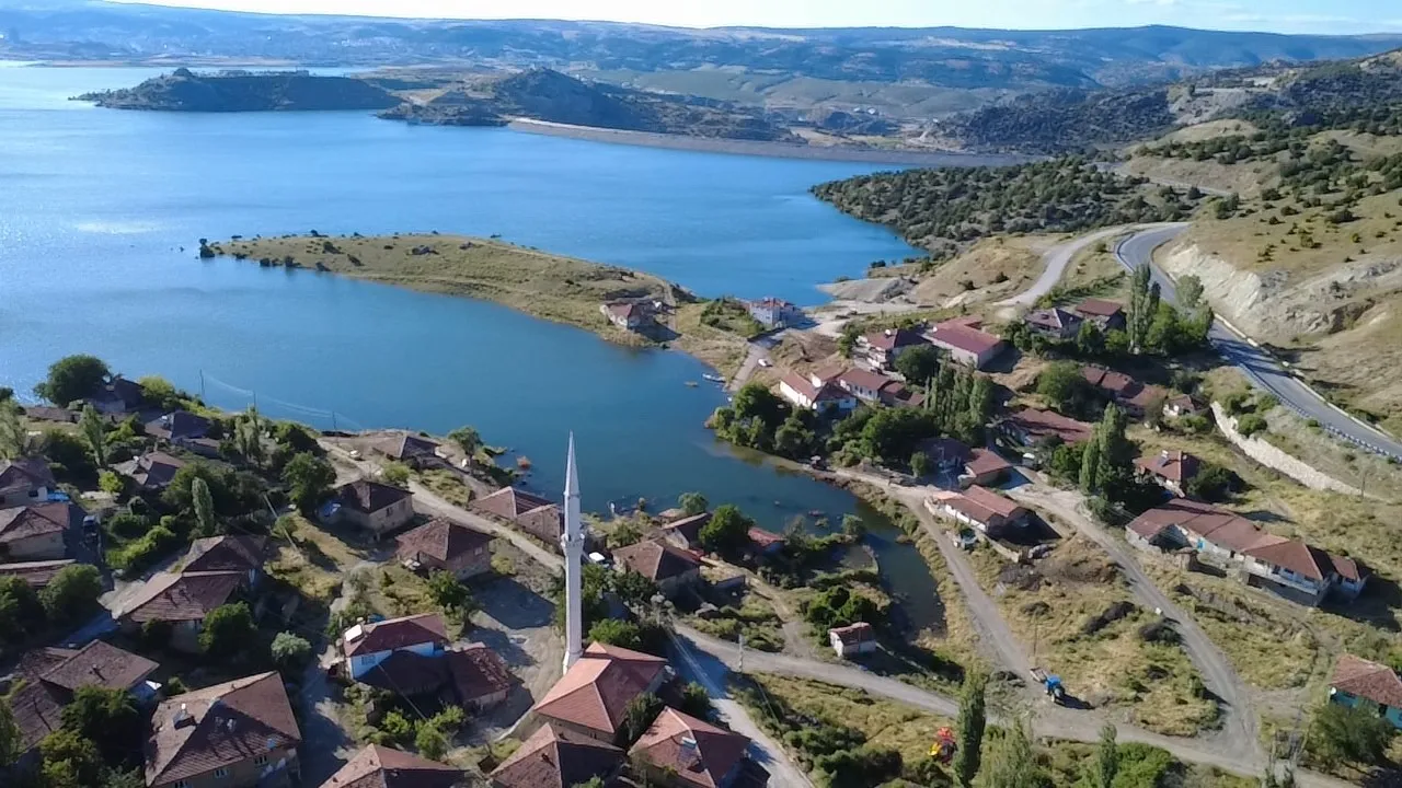 Yüzde 100 doluluk sevinci kâbusa döndü! Barajlar taştı, köyü yılanlar bastı! Her gün anons yapılıyor, herkes diken üstünde