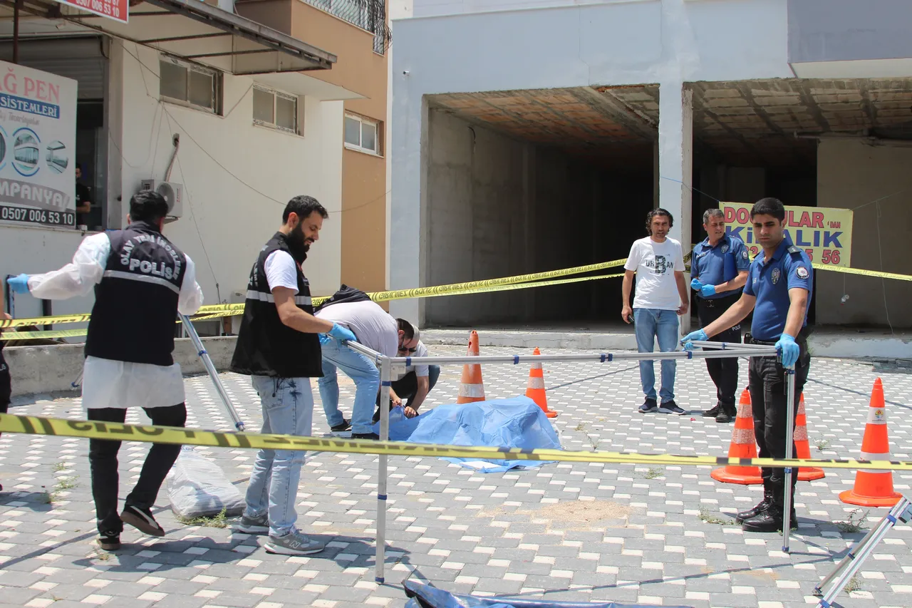 Adana’da dehşet anları! Oğlunu öldürdü, ekipler gelene kadar başında bekledi