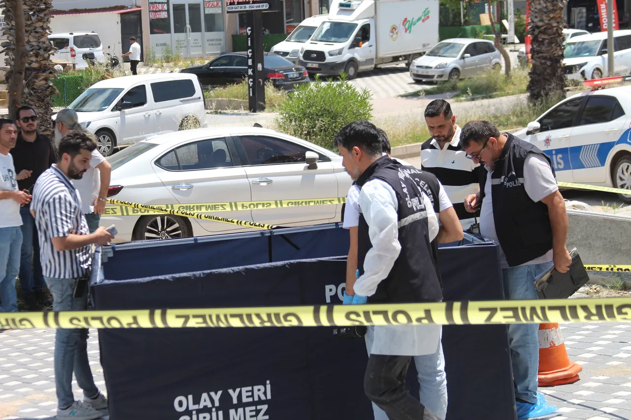Adana’da dehşet anları! Oğlunu öldürdü, ekipler gelene kadar başında bekledi