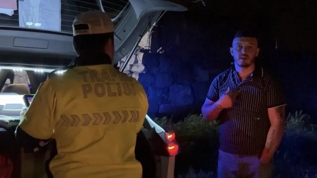 Alkollü sürücü merakına yenildi! 65 bin lira ceza yedi