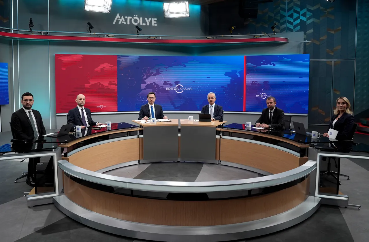 Ulaştırma ve Altyapı Bakanı Abdulkadir Uraloğlu, Anadolu Ajansı (AA) Editör Masası'na konuk oldu. Bakan Uraloğlu, AA Yönetim Kurulu Başkanı ve Genel Müdürü Serdar Karagöz ve editörlerin sorularını cevapladı.