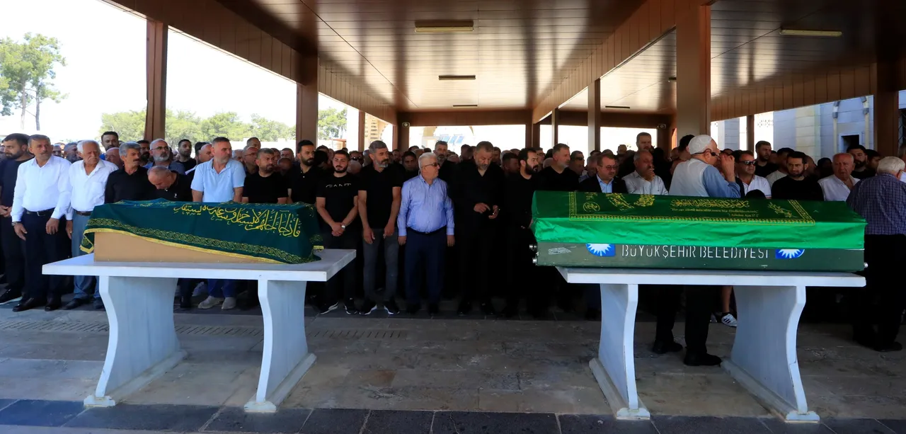 Bir mezarda iki acı: Baba ve 9 aylık oğlu gözyaşlarıyla defnedildi