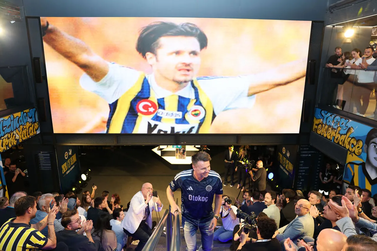 Fenerbahçe'de 2026-2027 sezonu formalarının tanıtımı gerçekleştirildi.
