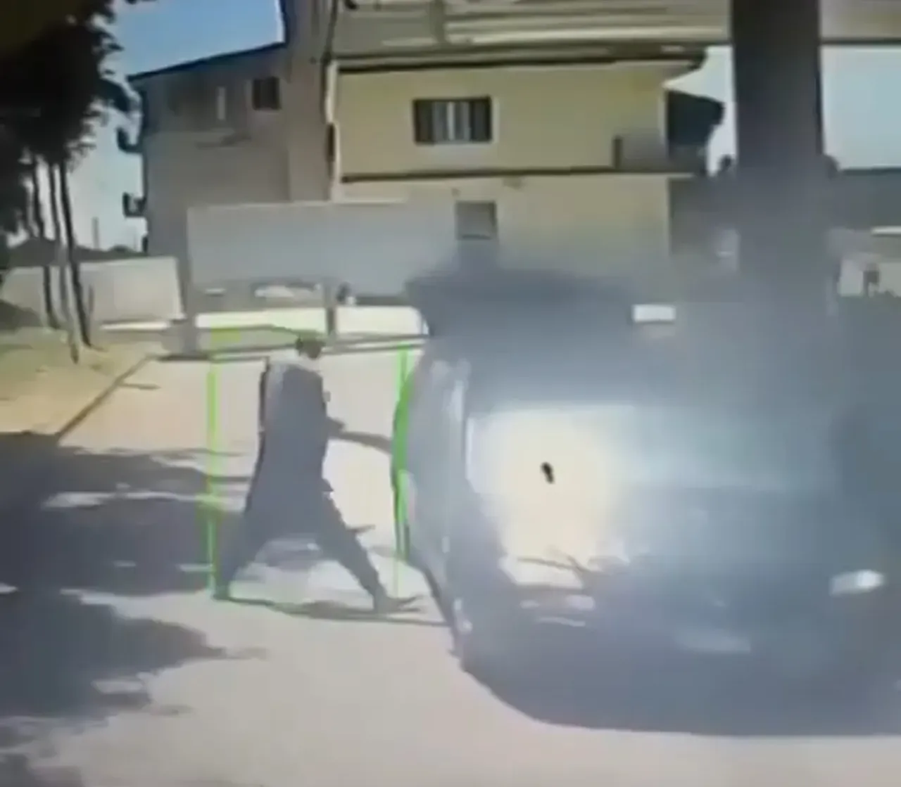 İtalyada kan donduran cinayet! Göçmen işçileri araca kilitleyip ateşe verdiler