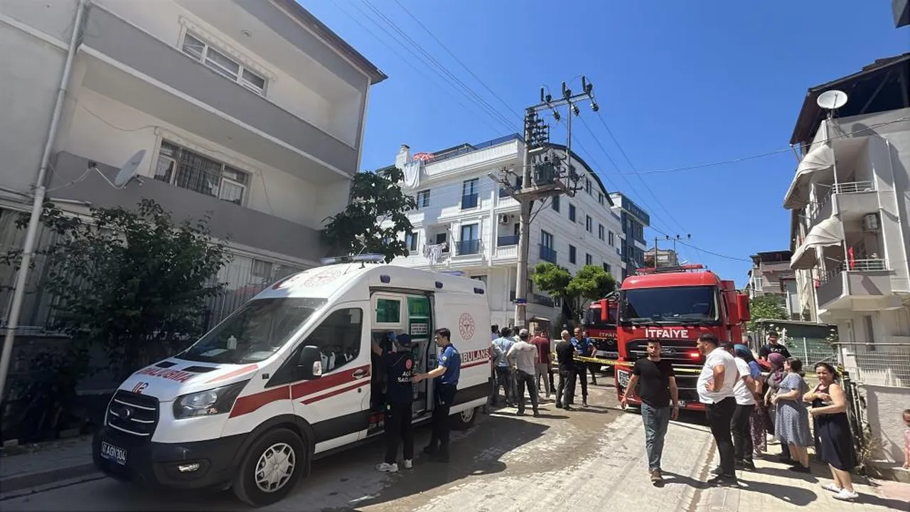 Kocaeli'de faciaya ramak kala: Yanan dairede mahsur kalan hamile anne ve 2 çocuğu kurtarıldı
