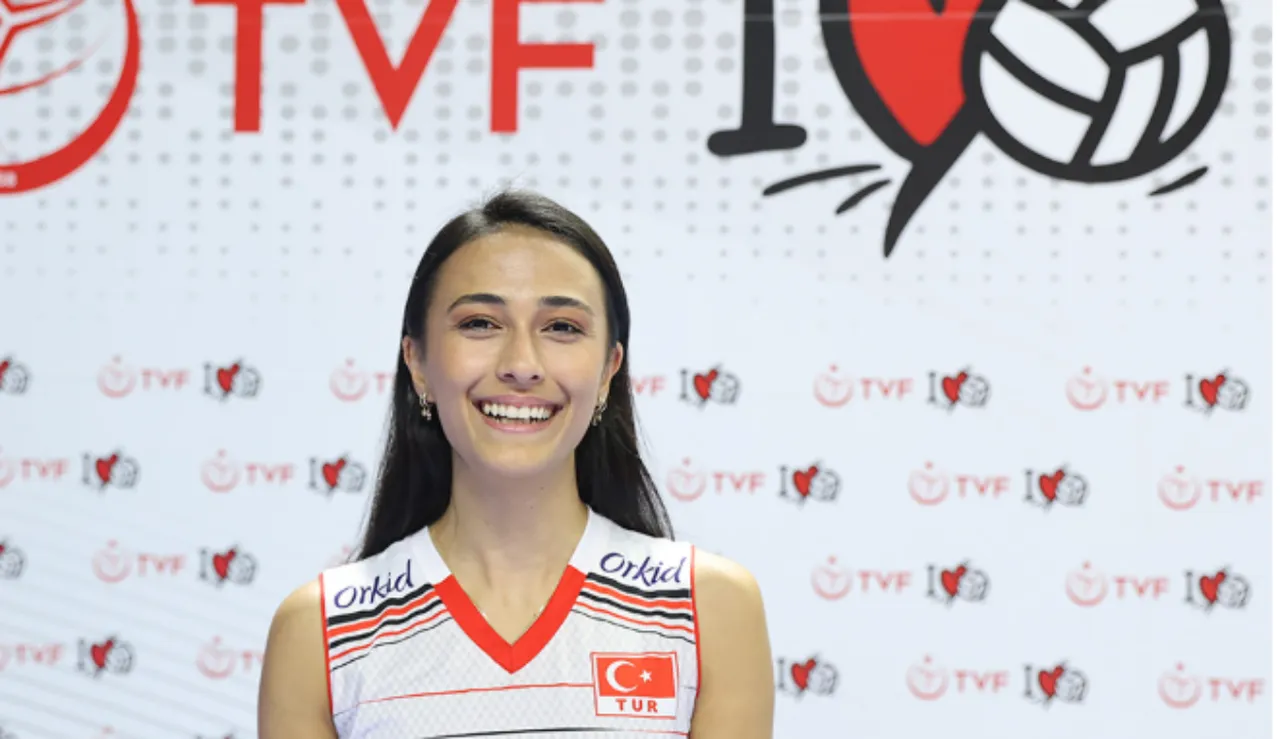  Milli Takım maçında neden yok, Filenin Sultanları kadrosundan ayrıldı mı? Simge Aköz'den Filenin Sultanları açıklaması!